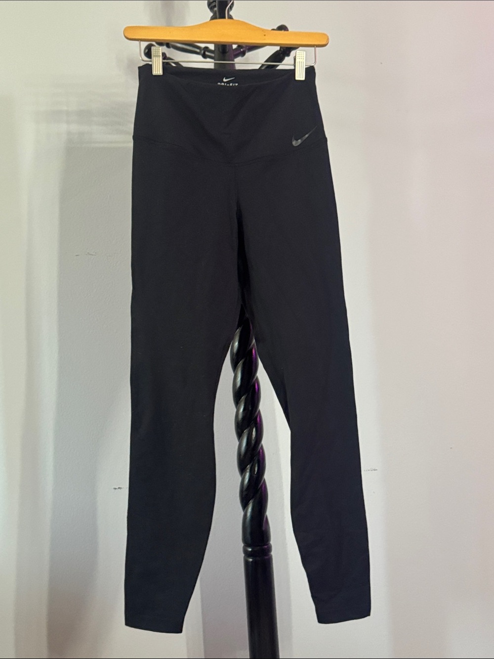Nike Black Performance Leggings with Subtle Swoosh 17.1.B1